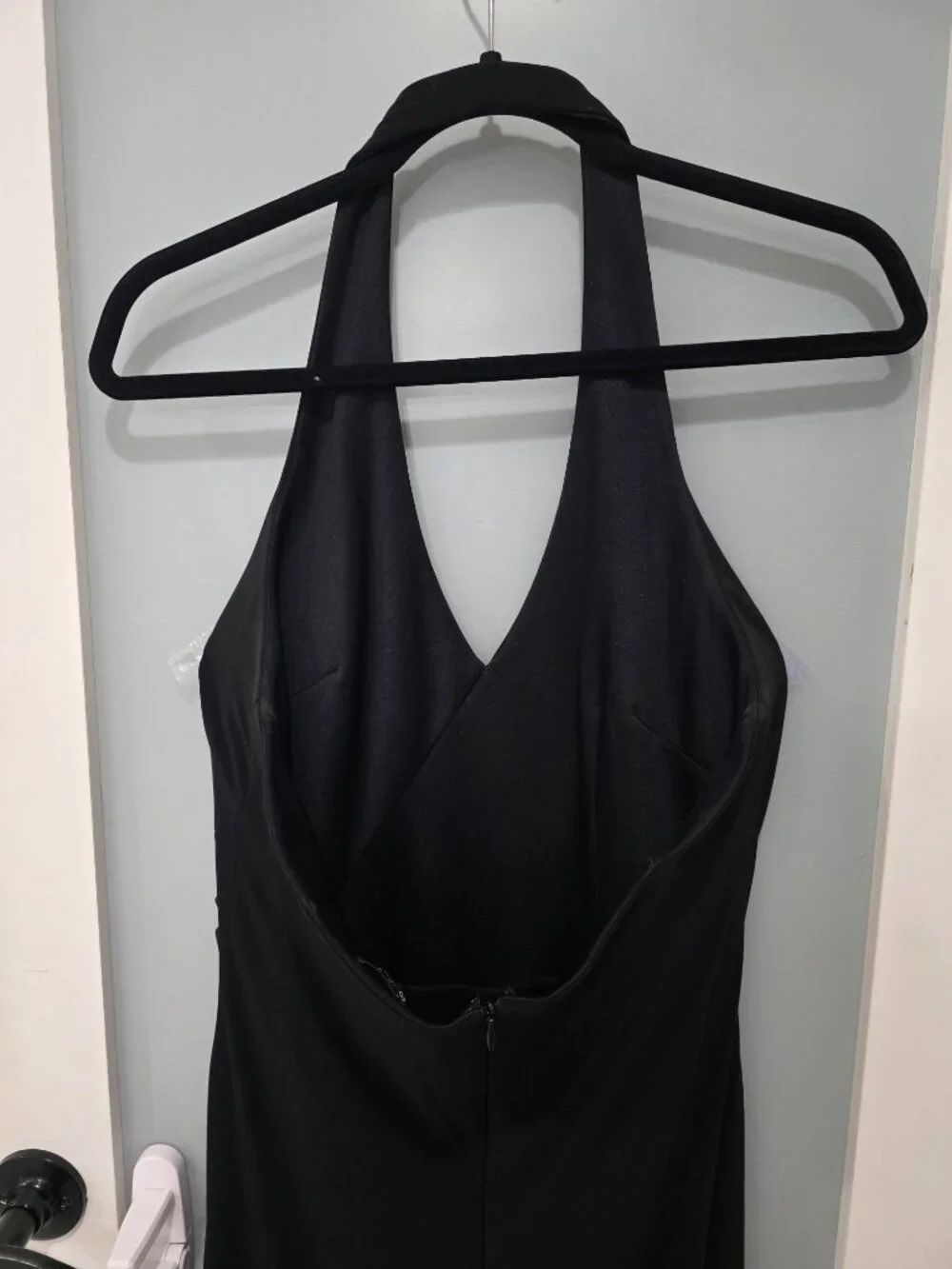 Laundry by Shelli Segal Black Halter Formal Gown – Size 10 – Deep V Neck - Picture 9 of 12